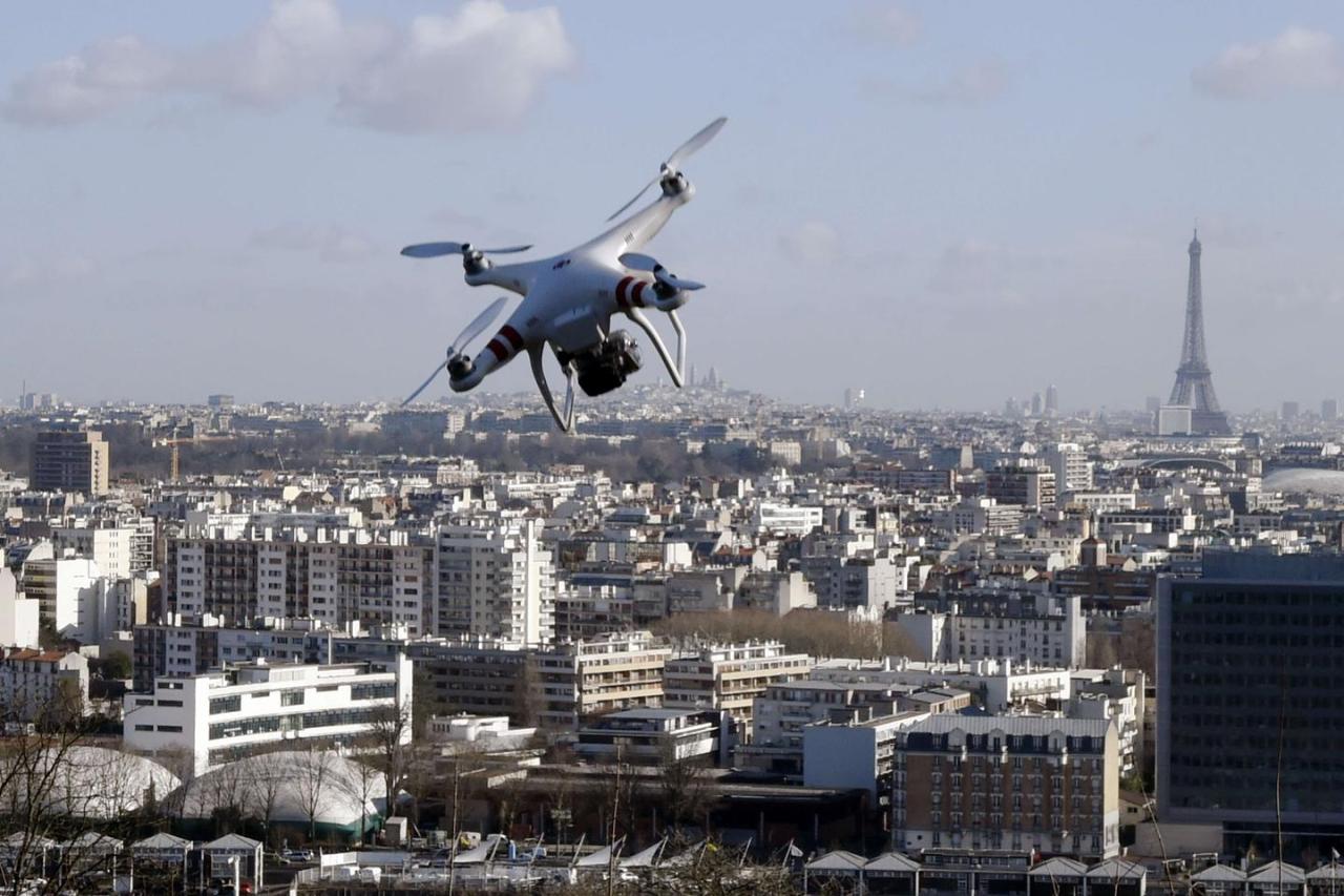 Drone crash paris